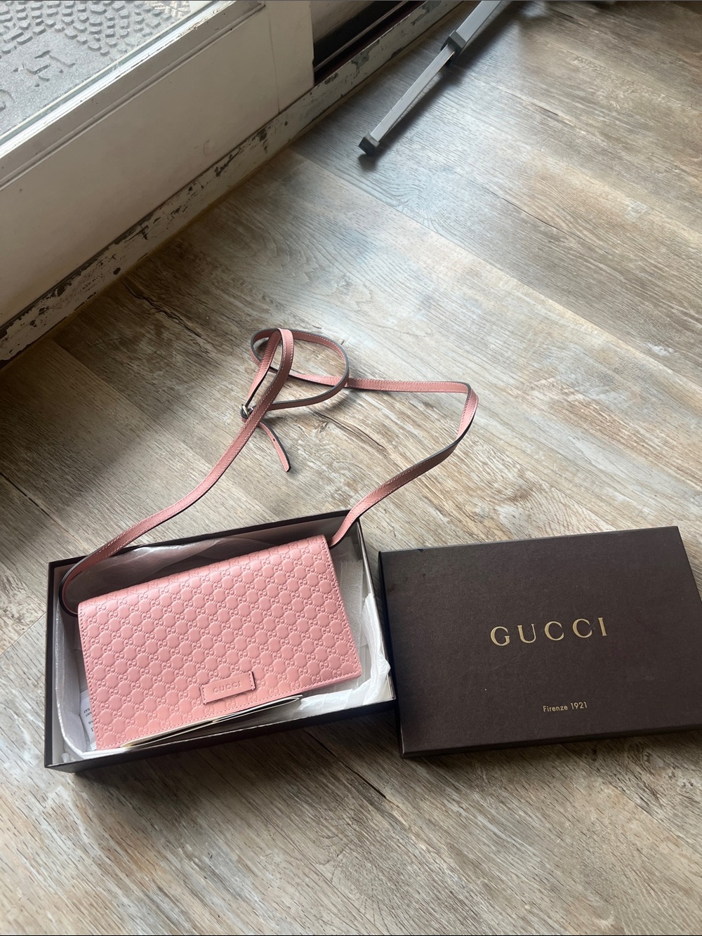 Gucci Pink Monogram Crossbody Wallet,like new